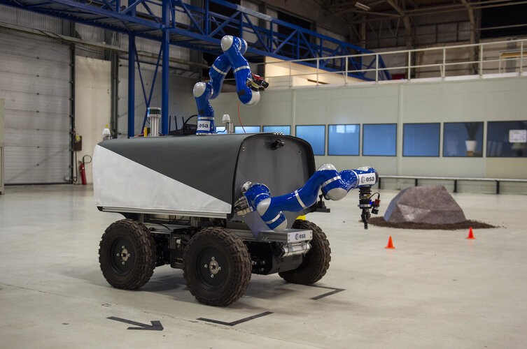 Luca aces telerobotic lunar geology test drive